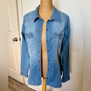 GUESS Denim Snap Shirt • LARGE •
Great Condition Y2K Vintage